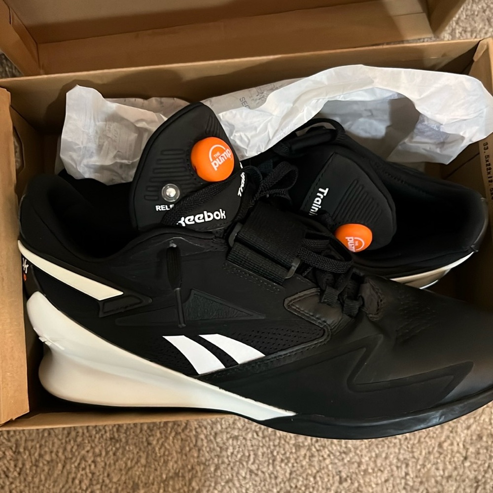LIKE NEW - men’s Reebok Legacy Lifter III The Pump Training Shoes